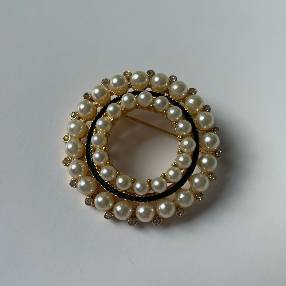 Vintage Pearl Circle Brooch